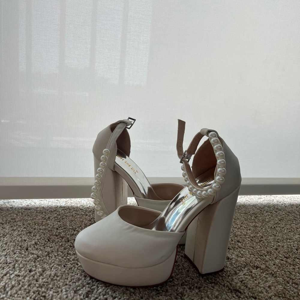 FUNNY SHE JILL Patent Chunky Heel Platform Pumps Pearl White